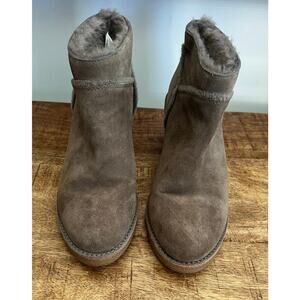 UGG Kasen suede ankle boot in grey with a fur/shearling lining Size 8